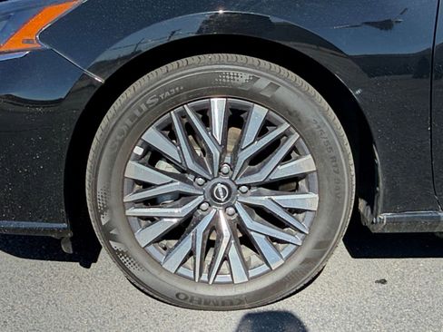 Used 2025 Nissan Altima 2.5 SV image 28