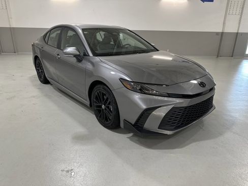 Used 2026 Toyota Camry SE image 4