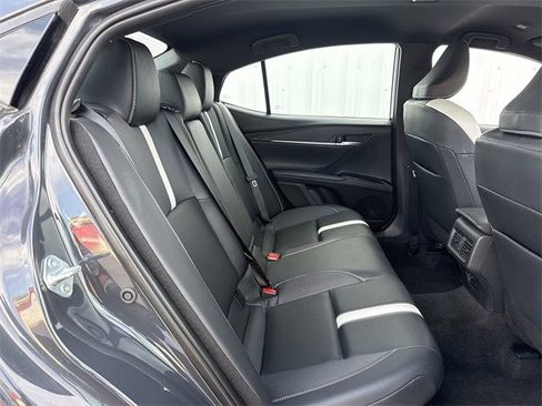 Used 2025 Toyota Camry SE image 31