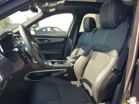 New 2026 Jaguar F-PACE R-Dynamic S image 19
