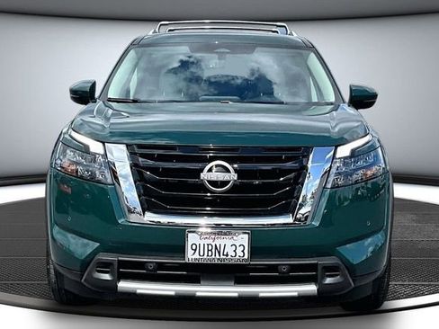 Certified 2025 Nissan Pathfinder SL FWD image 2