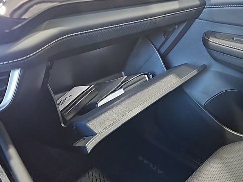 New 2026 Volkswagen Atlas SE image 32