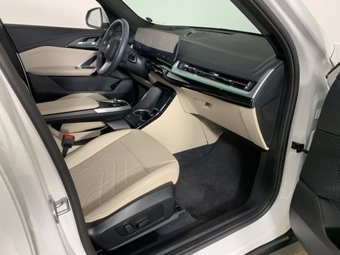 Used 2025 BMW X1 xDrive28i w/ Technology Package image 40