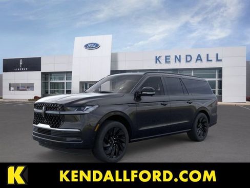 New 2026 Lincoln Navigator L Reserve w/ Jet Appearance Package AWD/4WD image 1