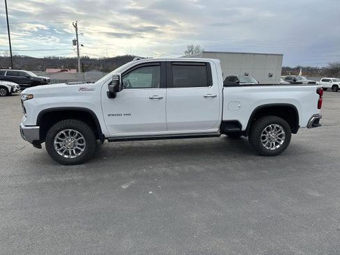 Used 2025 Chevrolet Silverado 2500 LTZ w/ LTZ Premium Package image 3