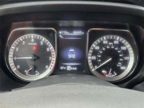 Used 2018 Nissan Titan SV w/ SV Convenience Package image 12