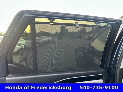 Used 2025 Honda Pilot Touring image 9