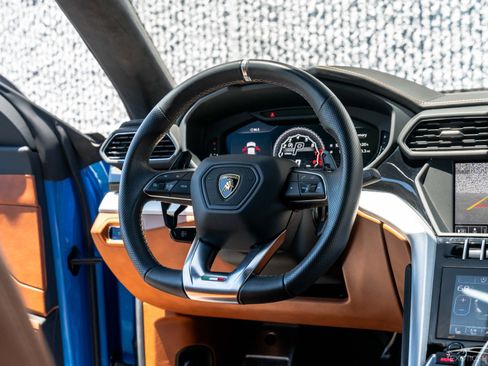 Used 2019 Lamborghini Urus AWD/4WD image 35