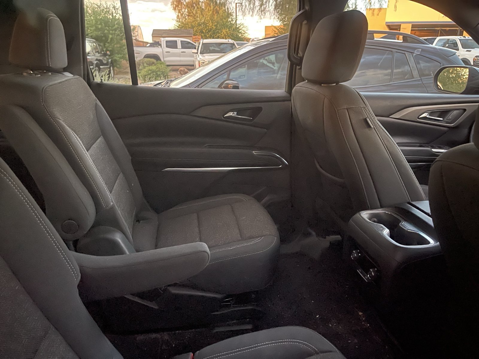 Used 2025 Chevrolet Traverse LT FWD image 8