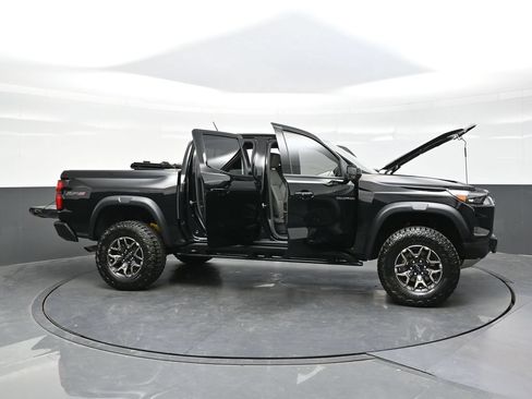 Used 2026 Chevrolet Colorado ZR2 w/ Technology Package AWD/4WD image 39