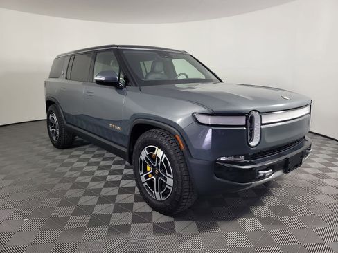 Used 2022 Rivian R1S Launch Edition image 7