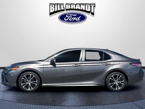 Used 2020 Toyota Camry SE FWD image 6