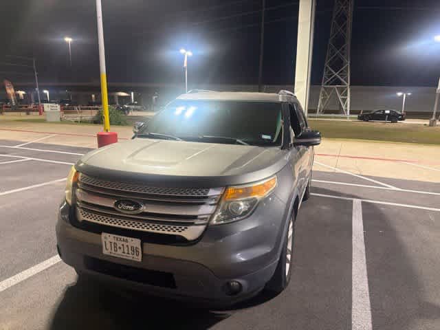 Used 2014 Ford Explorer XLT w/ Equipment Group 202A FWD image 4