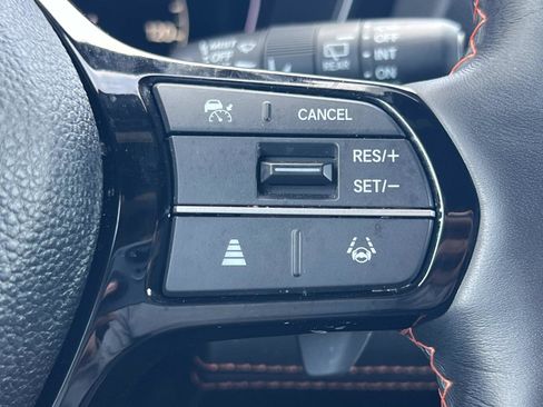 Used 2025 Honda Pilot TrailSport image 10