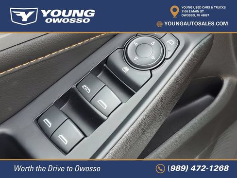 Used 2021 Chevrolet Traverse LT w/ LT Premium Package AWD/4WD image 24