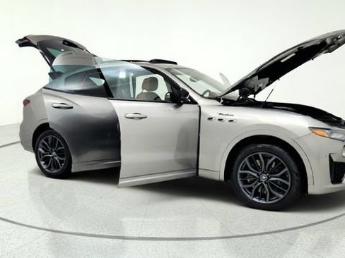 Used 2022 Maserati Levante Modena AWD/4WD image 11