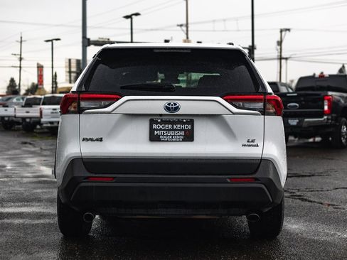 Used 2022 Toyota RAV4 LE image 9