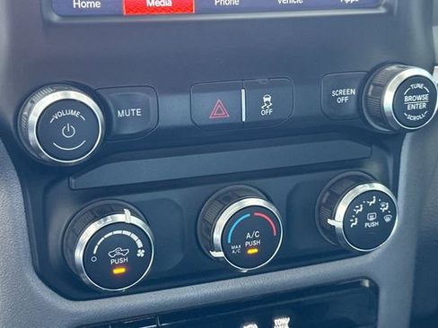 Used 2024 RAM 2500 Big Horn AWD/4WD image 22