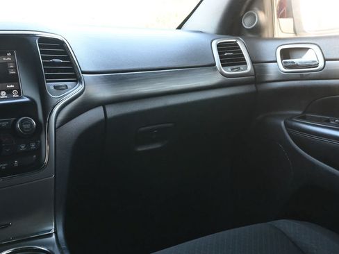 Used 2021 Jeep Grand Cherokee Laredo RWD image 8