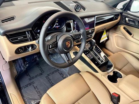 Used 2026 Porsche Macan AWD/4WD image 4