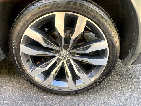 Used 2020 Volkswagen Tiguan SEL Premium R-Line image 41