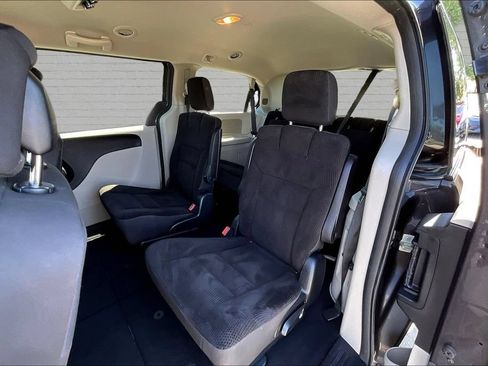 Used 2019 Dodge Grand Caravan SE FWD image 19