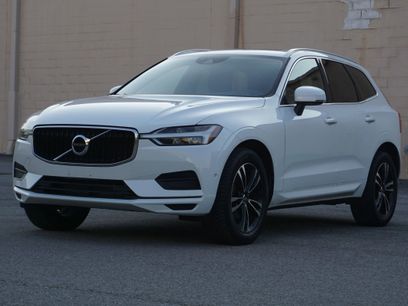 Used 2019 Volvo XC60 T5 Momentum w/ Multimedia Package