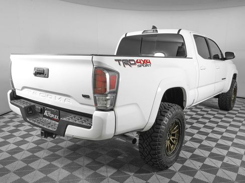 Used 2020 Toyota Tacoma TRD Sport AWD/4WD image 4