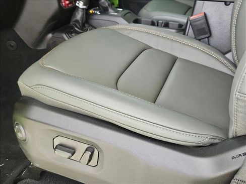 New 2025 Jeep Gladiator Mojave image 4