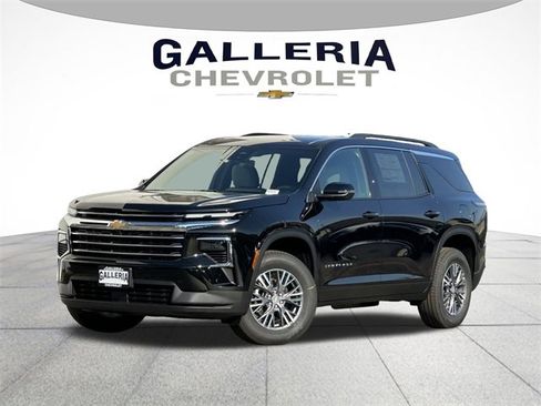 New 2026 Chevrolet Traverse LT image 2