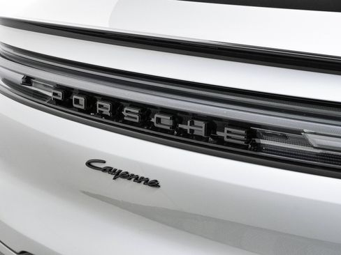 Certified 2026 Porsche Cayenne E-Hybrid Coupe AWD/4WD image 37