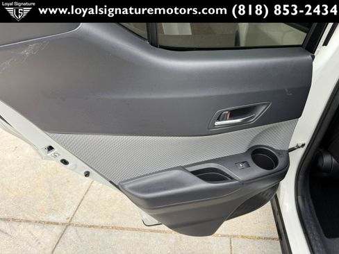 Used 2019 Toyota C-HR XLE FWD image 13