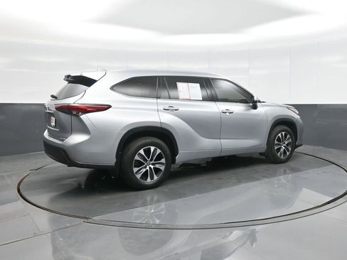 Certified 2021 Toyota Highlander XLE image 7