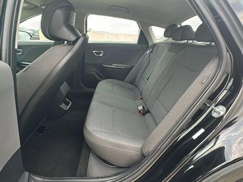 Used 2025 Kia K4 LXS image 32