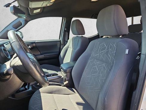 Used 2016 Toyota Tacoma TRD Sport w/ Towing Package image 15