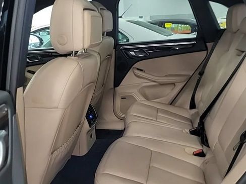Used 2024 Porsche Macan AWD/4WD image 6