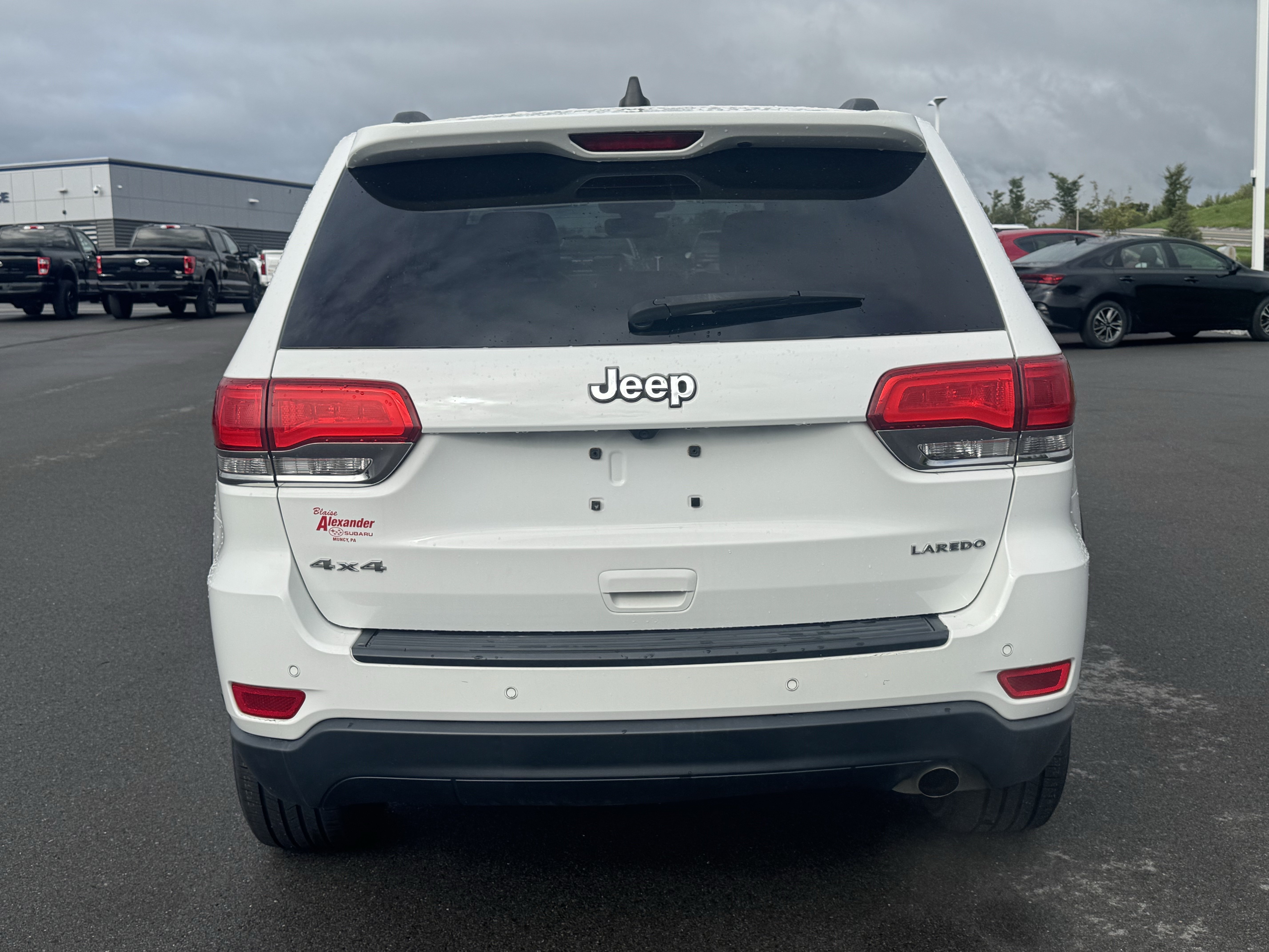 Used 2017 Jeep Grand Cherokee Laredo w/ Quick Order Package 23E AWD/4WD image 4