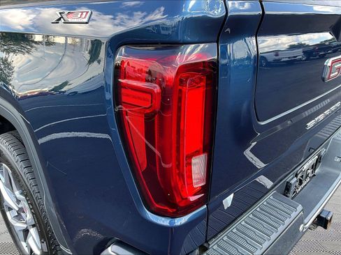 Used 2022 GMC Sierra 1500 SLT w/ SLT Premium Plus Package AWD/4WD image 24