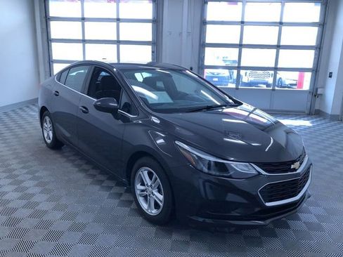 Used 2017 Chevrolet Cruze LT image 34