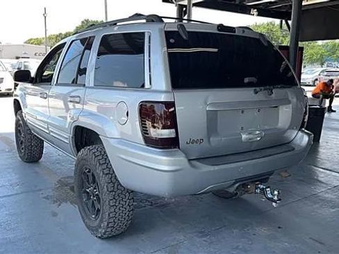 Used 2004 Jeep Grand Cherokee Limited w/ Trailer Tow Group IV AWD/4WD image 2
