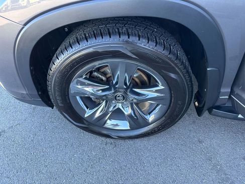 Used 2018 Toyota Highlander Limited Platinum image 17