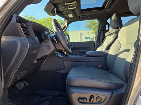 Used 2026 Lexus GX 550 w/ Accessory Package (2T) AWD/4WD image 16