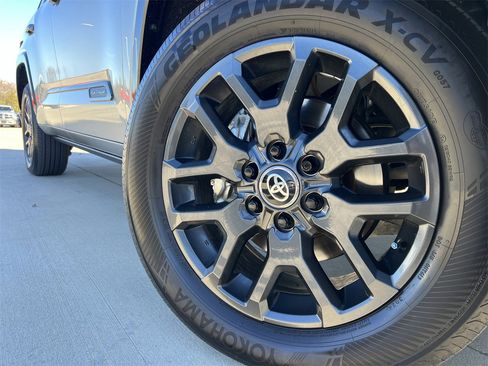 Used 2025 Toyota Sequoia Platinum image 8