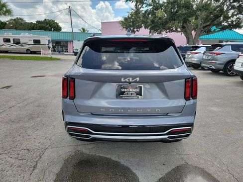 Used 2022 Kia Sorento S w/ Panoramic Sunroof Package image 5