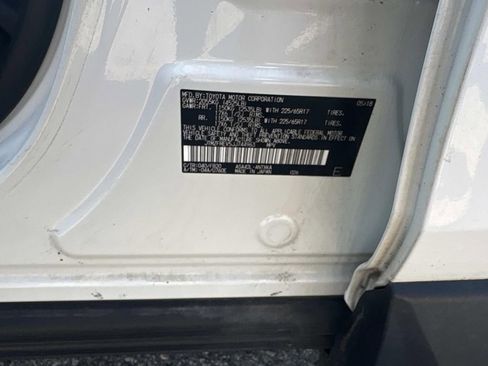 Certified 2018 Toyota RAV4 LE FWD image 8