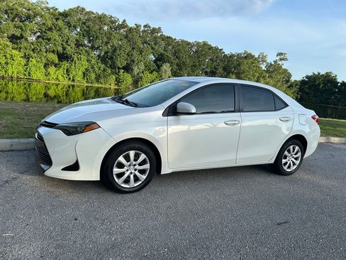 Used 2019 Toyota Corolla LE FWD image 2
