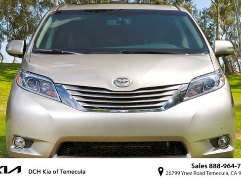 Used 2015 Toyota Sienna LE FWD image 1