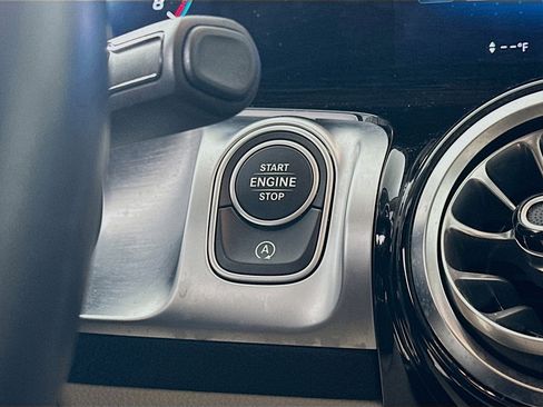 Used 2022 Mercedes-Benz GLB 250 4MATIC image 17