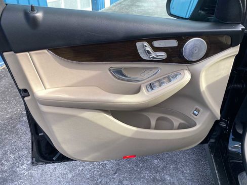 Used 2019 Mercedes-Benz GLC 300 GLC 300 image 35