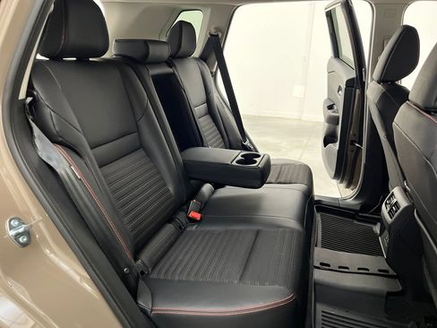 Used 2025 Nissan Rogue SV image 17